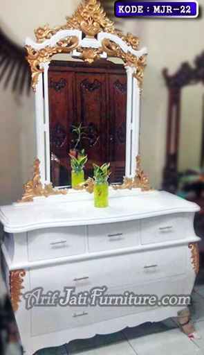 meja rias mewah warna putih
